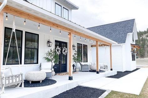 Farmers Porch, Apartment Decoration, Farmhouse Inspiration, Black Windows, Farmhouse Exterior, Wood Stain, Farmhouse Style House, Farmhouse Homes, House Goals