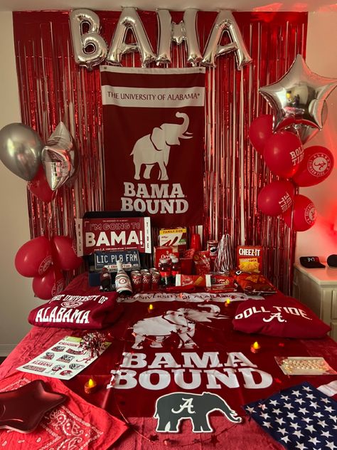 Seeing red ❤️ 🐘 Alabama Crimson Tide Aesthetic, Bama Bed Party, Alabama Bed Party, University Of Alabama Gameday Outfit, Bama Bound Graduation Party, Decision Aesthetic, University Of Alabama Aesthetic, Alabama Gameday Outfit, Alabama Vs Auburn