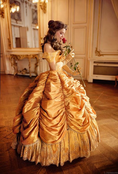 Belles Dress Beauty And The Beast, Fera Disney, Disney Fairytale Wedding Dress, Beauty And The Beast Dress, Quince Dresses Champagne, Belle Gown, Quince Dresses Charro, Quince Dresses Purple, Disney Princess Cosplay