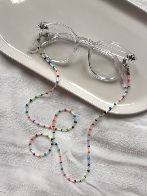 Glasses Strap Ideas, Glasses Strap Diy, Eyeglass Jewelry, Diy Jewelry Making Tutorials, Eyeglass Strap, Preppy Jewelry, Bead Charms Diy, Diy Bracelets Patterns, Easy Diy Jewelry