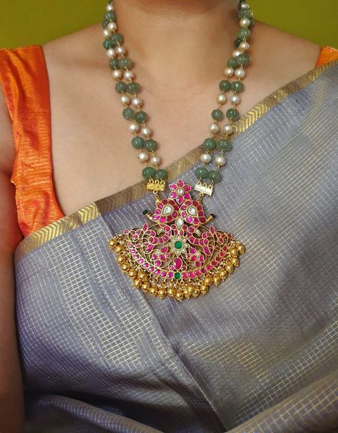 Pearl Necklace With Pendant, Pumpkin Beads, Antique Gold Jewelry Indian, Indian Bridal Jewelry Sets, Pearl Jewelry Design, Jewelry Set Design, Gold Necklace Indian Bridal Jewelry, Pearl Necklace Designs, Beaded Necklace Designs