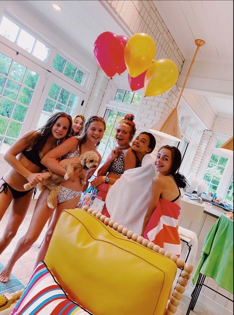 Preppy Friends, Aesthetic Party, Preppy Party, Birthday Goals, Cute Birthday Pictures, Cute Birthday Ideas, Birthday Party For Teens, Best Friend Photoshoot, Preppy Lifestyle