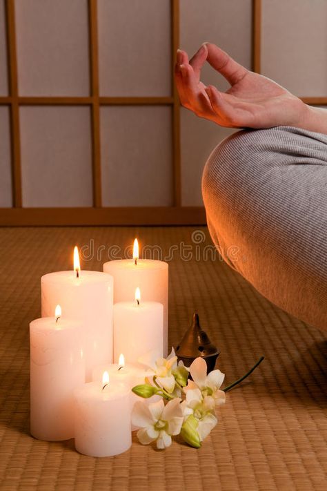 Relax Woman, Candles Meditation, Meditating Woman, Japanese Tatami, Yoga Candles, Creative Photography Projects, Tender Care, Meditation Candles, Tatami Mat