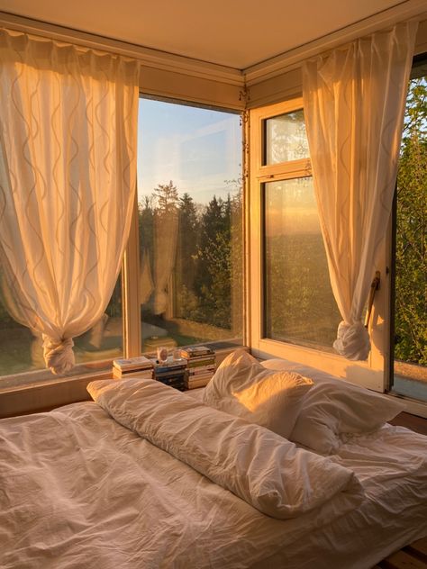 Sunlight Bedroom Aesthetic, Morning Bedroom Aesthetic, Morning Room Aesthetic, Dekorasi Kamar Tidur, Redecorate Bedroom, Cozy Place, House Room, House Goals, Bedroom Aesthetic