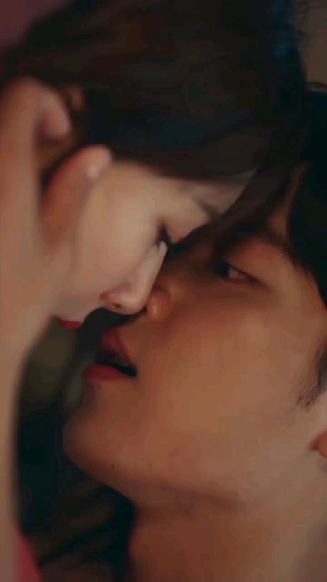 max_kd_fanpage on Instagram: This scene lives in mind rent free🦋 DRAMA NAME : The oath of love FOLLOW for more :@max_kd_fanpage #kdrama #koreanlove #koreandrama… Romance Movie Scenes, The Oath Of Love, Oath Of Love, Drama Name, Korean Drama Romance, Drama Ideas, Romantic Kiss, Korean Drama Quotes, Cute Couples Cuddling