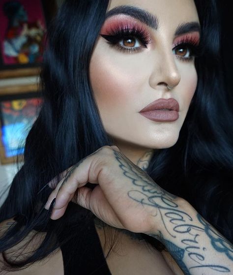 S a r a h C a b r e r a on Instagram: “I’m taking care of my mami today before and after her surgery, so I’ll be a bit absent ☺️ But here’s a look I did yesterday using my new…” Sara Cabrera, Sarah Cabrera, Tattoo Girls, Inspired Makeup, Goth Beauty, Stunning Eyes, Beauty Stuff, Beauty Tattoos, Flawless Makeup