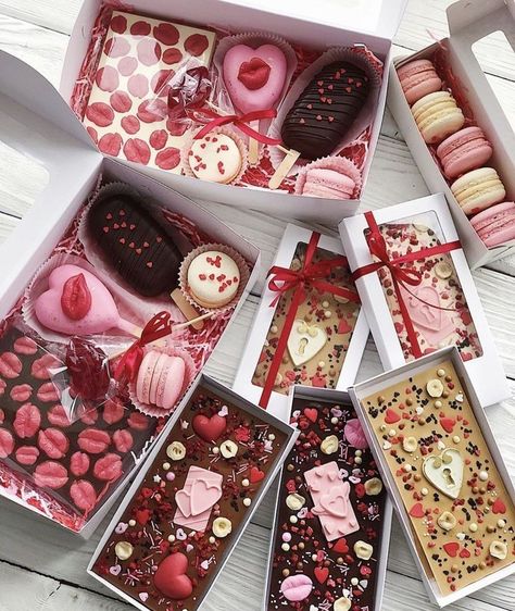 Chocolate San Valentin, Homemade Chocolate Bars, Valentines Baking, Chocolate Slabs, Valentines Day Chocolates, Dessert Gifts, Chocolate Covered Treats, Valentine Desserts, Valentines Day Desserts