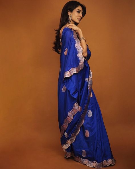 Celeb-Approved Festive Looks For Diwali 2023 - ShaadiWish Shobita Dhulipala, Royal Blue Silk Saree, Ekaya Banaras, Diwali Inspiration, Shimmer Saree, Sobhita Dhulipala, Diwali Fashion, Mirror Work Lehenga, Blue Silk Saree