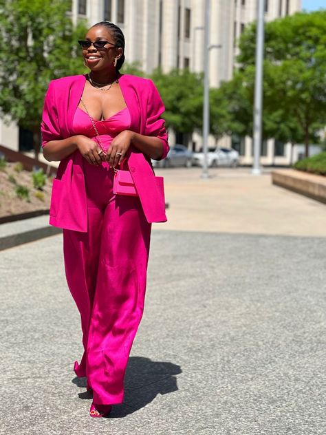 Neon Pink, A Fashion Color Trend For Spring Summer 2022. Colors For Spring, Summer Runway, Hot Pink Tops, Neon Outfits, Color Trends Fashion, Effortlessly Chic Outfits, Spring Summer 2022, Moda Plus, Fashion Color