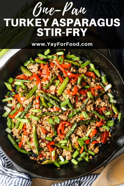 ONE-PAN TURKEY ASPARAGUS STIR-FRY - A quick and delicious one-pan stir-fry recipe made with ground turkey, earthy green asparagus, and sweet bell pepper in a flavourful soy sauce-based sauce. #dinnerrecipe #groundturkey #asparagus #stirfry #onepan #easyrecipes #quickrecipes #onepanmeals Keto Asparagus, Recipes Asparagus, Turkey Stir Fry, Best Asparagus Recipe, Asparagus Stir Fry, Asparagus Recipes Baked, Ground Turkey Recipes Healthy, Healthy Ground Turkey, Healty Dinner