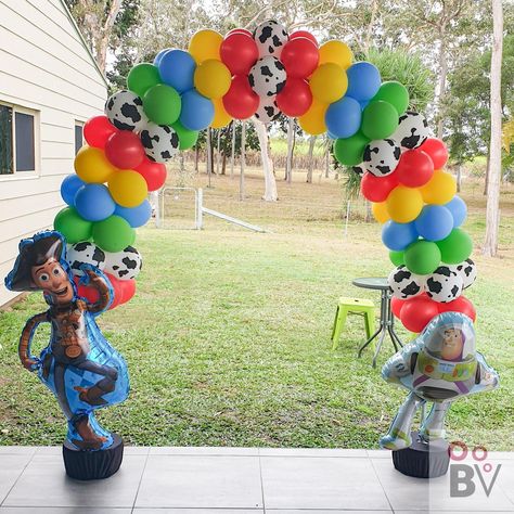 Andys Toys Party Favor, Toy Story Second Birthday Pictures, Toy Story 4 Decorations, Toy Story Birthday Party Balloons, Toy Story Party Balloons, Toy Story Theme 1st Birthday, Woody Balloon Arch, Toy Store Birthday Party Ideas, Toy Story Birthday Balloon Arch