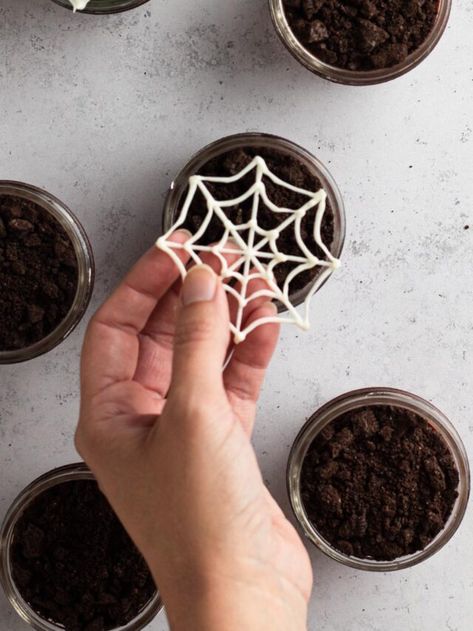 Easy Chocolate Spiderwebs - Always Eat Dessert Spider Web Chocolate, White Chocolate Spider Webs, How To Make Edible Spider Webs, How To Make Spider Webs For A Cake, Dessert Pudding Cups, Chocolate Cupcakes Halloween, Edible Spider Web, Spider Desserts, Chocolate Decoration Ideas