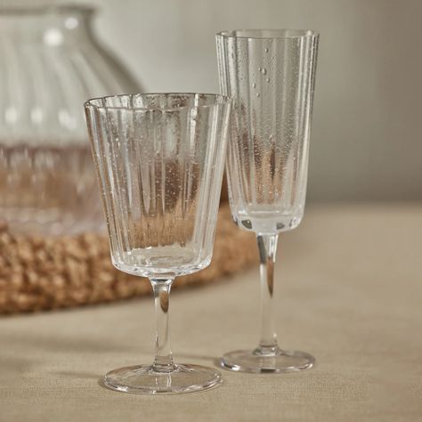 Dimensions: 3.5 in x 7 in8.89 cm x 17.78 cmCapacity: 375 ml // 12.68 oz Drinks Bar, Champagne Flute Set, Wedding Champagne, Elegant Sets, Wine Glass Set, Metal Mirror, Bubble Glass, Christmas 2017, Glassware Set