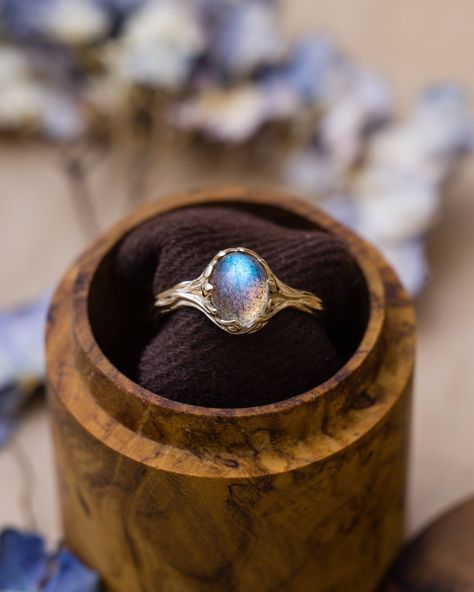 Labradorite Wedding Ring, Gold Engagement Ring Unique, Vine Wedding Ring, Vine Wedding, Magical Stones, Engagement Ring Unique, Precious Gift, Unique Nature, Labradorite Ring