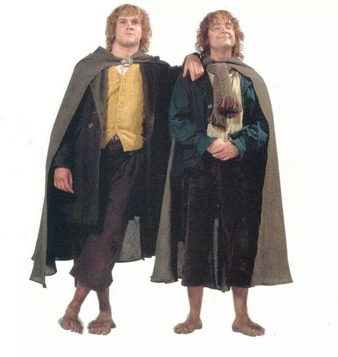 Merry and Pippin "pippin is the cutest....LOOK AT HIM, LOOK!" Merry And Pippin Costume, Pippin Lord Of The Rings, Mary And Pippin, Lord Of The Rings Cloak, Pippin Took, Lord Of The Rings Pippin, Hobbit Clothing, Hobbit Cloak, Pippin And Merry