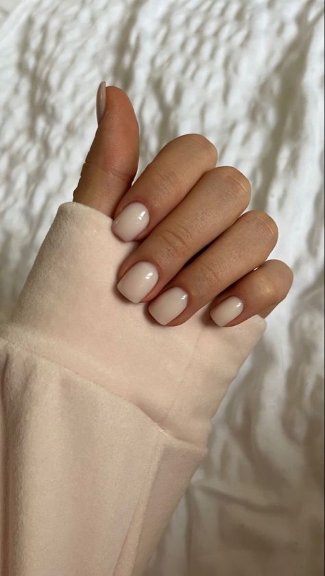 Short Nails Shellac, Square Oval Nails, Square Gel Nails, Interview Nails, Rounded Acrylic Nails, Hard Gel Nails, Milky Nails, Plain Nails, Subtle Nails