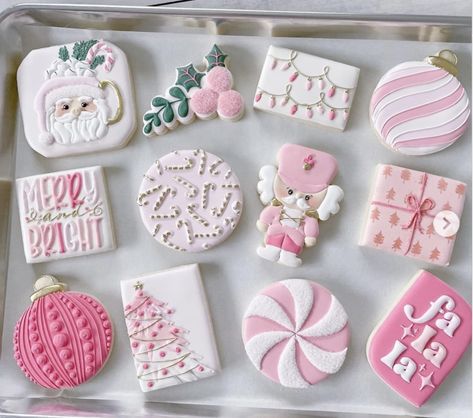 Preppy Christmas Cookies, Sugar Cookie Inspo Christmas, Royal Icing Cookies Birthday, Christmas Birthday Cookies Decorated, Christmas Cookie Platters, Pastel Christmas Cookies, Pink Christmas Cookies, Simple Christmas Cookies Decorated, Girly Christmas Cookies