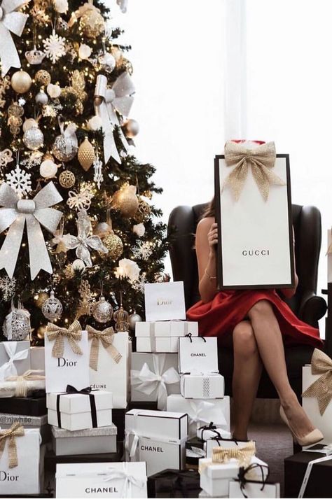 christmas trees; christmas trees decorated; christmas trees themes; christmas trees ideas; christmas trees 2019; Sleeps Until Christmas, Luxury Lifestyle Girly, Luxury Lifestyle Fashion, Rich Girl Lifestyle, Luxury Lifestyle Dreams, Christmas Tree Themes, Christmas Mood, Christmas Photo, Rich Girl