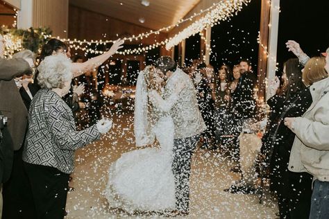 Send off with confetti snow Snow Send Off, Fake Snow Wedding, Wedding Send Off Ideas, Winter Wedding Snow, Wedding Exit Ideas, Send Off Ideas, Wedding Snow, Christmas Wedding Themes, Wedding Angels