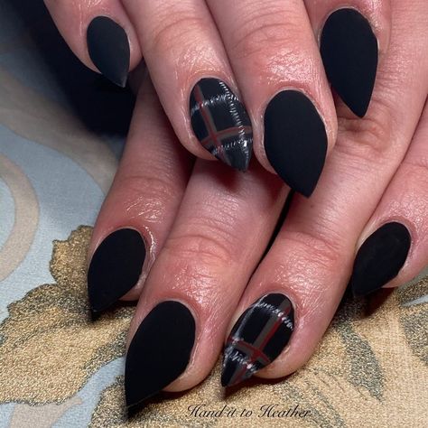 Navy Plaid Nails, Tartan Nail Art, Flannel Nail Art, Black Plaid Nails, Blue Plaid Nails, Flannel Nails, Fun Manicure, Dark Blue Nails, Plaid Nails