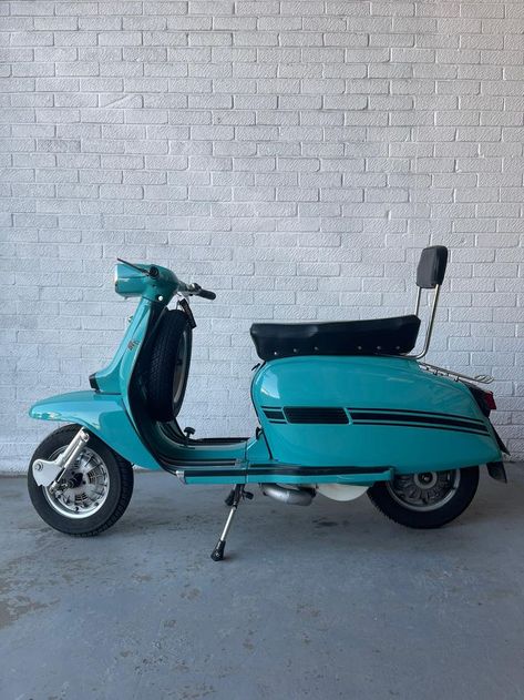 This beautiful Lambretta GP 1970 225cc was fully restored here at Retrospetive Scooters with a 200 engine block, RT225 kit and front end disc brake upgrade. For more details, check out our website or give us a ring 02088885424 Cruiser Motorcycle Helmet, Lambretta Vintage, 300 Abs, Vespa Gts, Lambretta Scooter, Cruiser Motorcycle, Motor Scooters, Engine Block, Restoration Services