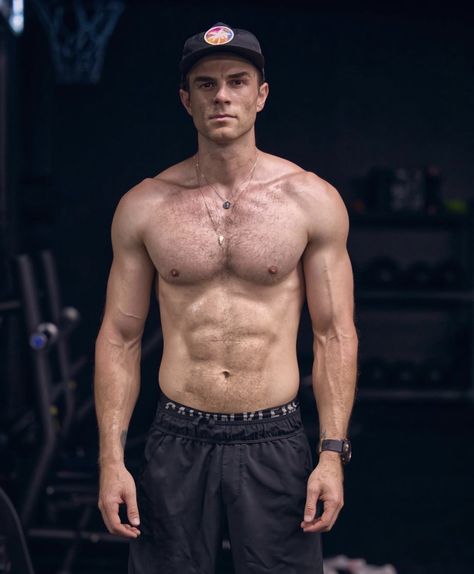 Nate Buzz, Shirtless Actors, Hacksaw Ridge, Nathaniel Buzolic, Vampire Diaries Guys, Hunks Men, Muscular Men, Body Inspiration, Hot Actors