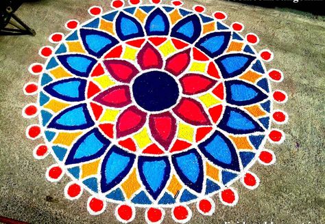 Painting Rangoli Design, Best Rangoli Design, Indian Rangoli Designs, Rangoli Designs Simple Diwali, Rangoli Simple, Rangoli Colours, Rangoli Designs Latest, Simple Rangoli Designs Images, Simple Rangoli Designs