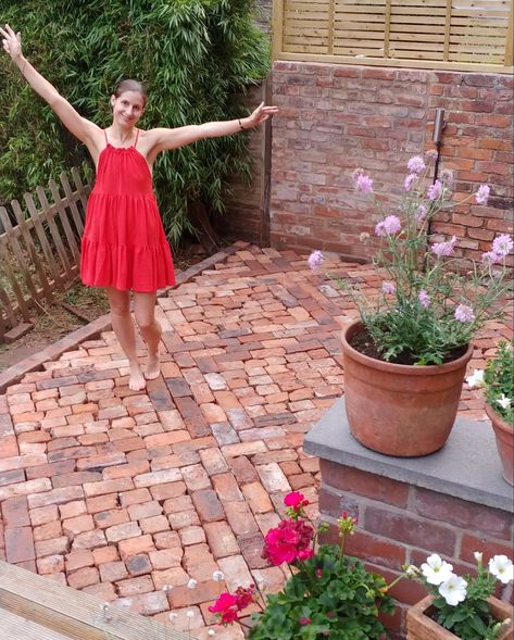 Reclaimed Brick Patio, Laying A Patio, Brick Paver Patio, Brick Pathway, Brick Patio, Brick Path, Pathway Landscaping, Brick Garden, Reclaimed Brick