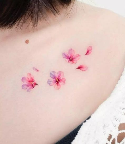 Pink Hibiscus Tattoo, Narcissus Flower Tattoos, Pink Flower Tattoos, Hawaiian Flower Tattoos, Hibiscus Flower Tattoos, Hibiscus Tattoo, Flower Tattoo Meanings, Tatuaje A Color, Blossom Tattoo