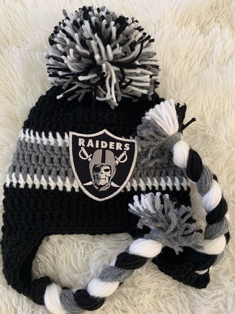 Crochet Raiders Beanie, Crochet Xmas Gifts, Raiders Beanie, Crochet Baby Beanie, Crochet Xmas, Crochet Creations, Crochet Baby Patterns, Baby Patterns, Yarn Crafts