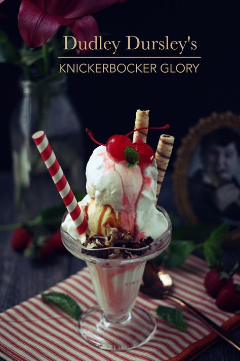 Harry Potter: Dudley Dursley's Knickerbocker Glory - Feast of Starlight Harry Potter Dudley, Bookish Recipes, Literature Recipes, Feast Of Starlight, Harry Potter Feast, Harry Potter Recipes, Cinema Food, Nerd Food, Movie Recipes