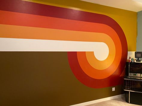 Stripe Wall, 70s Interior, Modern Mural, Retro Interior Design, Retro Room, Racing Stripes, Retro Stripes, House Room, Long I