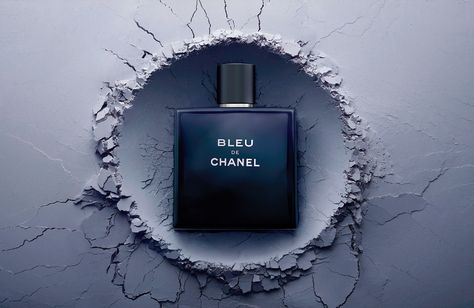 Creative Still Life Photography, Creative Still Life, Chanel Bleu, Chanel Fragrance, Fragrance Photography, Shooting Ideas, Parfum Chanel, Perfume Photography, Cosmetics Photography