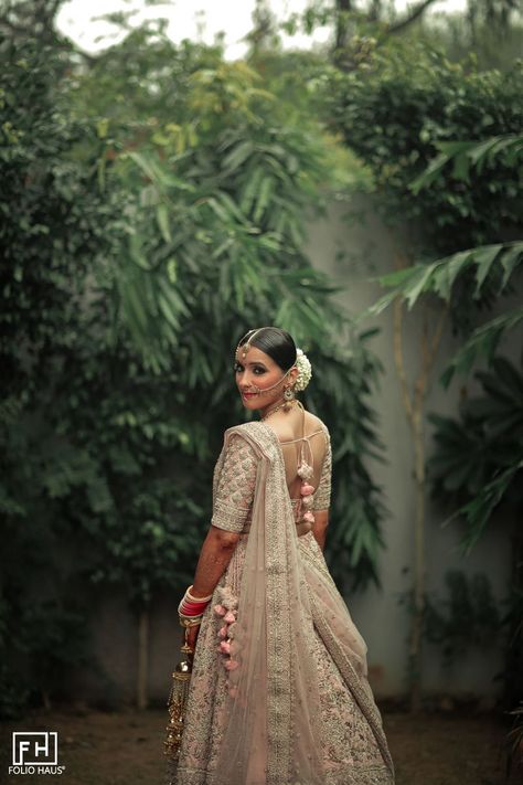 Photo of Bride looking backward and posing. Looking Backwards Pose, Photo Of Bride, Lehenga Jewellery, Wedding Photoshoot Poses, Wedding Register, Poses Reference, Bridal Photos, Bride Look, Popular Wedding