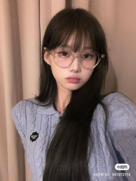 Korean Bangs Hairstyle, Bangs And Glasses, People With Glasses, Glasses Inspiration, Korean Makeup Look, Hairstyles With Glasses, Glasses Makeup, Long Hair With Bangs, Girls With Glasses