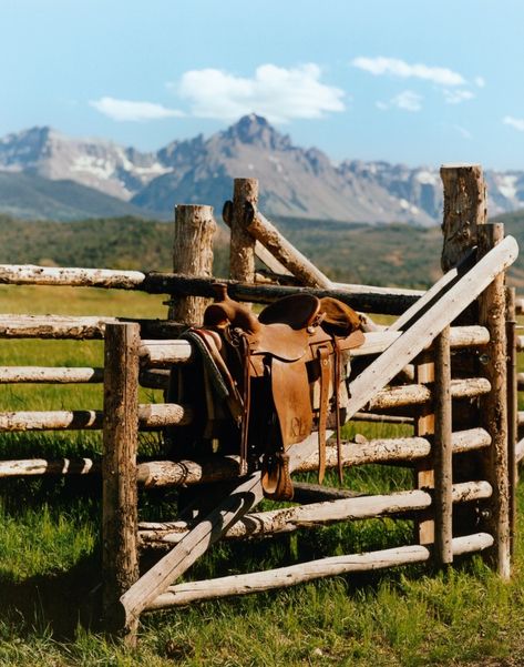 Rancher Aesthetic, Ralph Lauren Ranch, Cowboy Moodboard, Old Ranch House, Horse Swimming, Ranch Pictures, Ranch Aesthetic, Cabin Exteriors, Jam Room