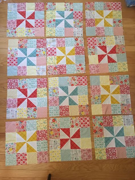 Pinwheels & Patches Quilt Tutorial Pinwheel Quilt Pattern, Pinwheel Quilt Block, Baby Quilt Patterns, Scrap Quilt Patterns, Pinwheel Quilt, Quilt Baby, Quilt Block Tutorial, Patchwork Quilting, Scrappy Quilts