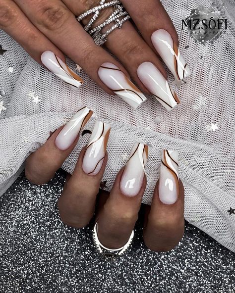 White With Brown Nails, Fall Themed Nails Acrylic Coffin, Autumn Nails White, Dark Skinned Nails, Elegant Gel X Nails, Brown White And Gold Nails, White And Cream Nails, White And Brown Nails Design, Prolecni Nokti