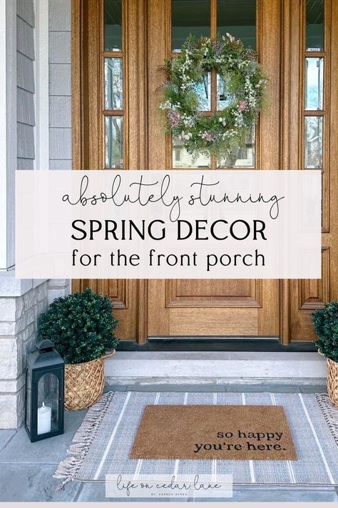 Infuse modern simplicity into your home with our Simple Modern Spring Front Porch Decor Ideas! Explore stylish Front Door Decor to enhance your front door entrance. Embrace the season with Spring Front Porch Decor that seamlessly transitions into summer front porches. Discover porch styles featuring tree planters and layered rugs, creating an inviting atmosphere for your front entrances. Brown Door Front Porch Decor, Minimal Front Porch Decor, Unique Front Door Decor Ideas, Spring Summer Front Porch Decor, Neutral Porch Decor, Decorate Front Porch Ideas, Spring Front Door Decor Entrance, Spring Front Porch Decor Entrance, Outside Entryway Ideas Front Porches