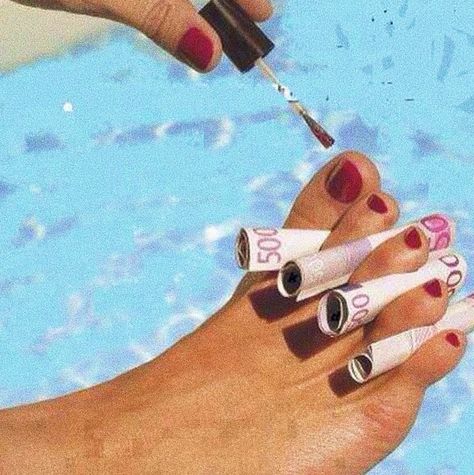 VSCO - fashionwhoree Brand Aesthetic, Vintage Nails, Vintage Ysl, Nails Tumblr, Mob Wives, Naturally Curly Bob, Birkenstock Florida, Sophisticated Dress, Toe Nail Art