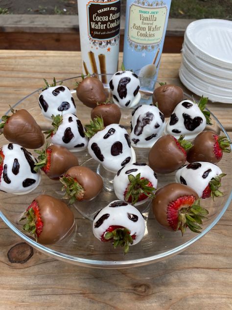 Cowboy Themed Candy Table, Cowboy Candy Table Ideas, Vaquera Themed Party, Cow Print Candy Apples, Cow Or Bull Gender Reveal, Cow Themed Food For Party, Cow Themed Party Games, Rodeo Themed Treats, Western Party Ideas For Women