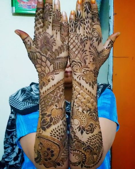 Instagram post by bibiaaishachowdhary@gmail.com • Jan 18, 2019 at 5:39pm UTC Bell Mehndi Design Back Hand, Latest Bridal Mehndi Designs Brides Indian, Ring Ceremony Mehndi Designs Back Side, Front And Back Mehndi Design, Bridle Mehndi Design 2023, Dhol Mehndi Design, Bridal Mehendi Designs Latest, Latest Bridal Mehndi Designs Unique, Back Mehendi