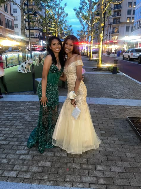 Duo Prom Dresses, Best Friend Prom Pictures Black, Best Friend Prom Dresses, Matching Prom Dresses Best Friend, Prom Poses For Friends, Matching Prom, Prom 2k24, Prom Vibes, Prom Glam