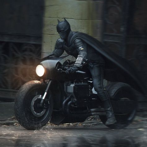 Mizuri on Instagram: “The Batcycle Hi all! Here’s a fun edit I did of a set photo showing off the new Batcycle. I love the look, and the suit goes great with…” Batman Bike, Batman Christian Bale, Batman Car, Batman Concept, Batman Armor, Bob Kane, Batman Costume, Batman Poster, Batman Arkham City