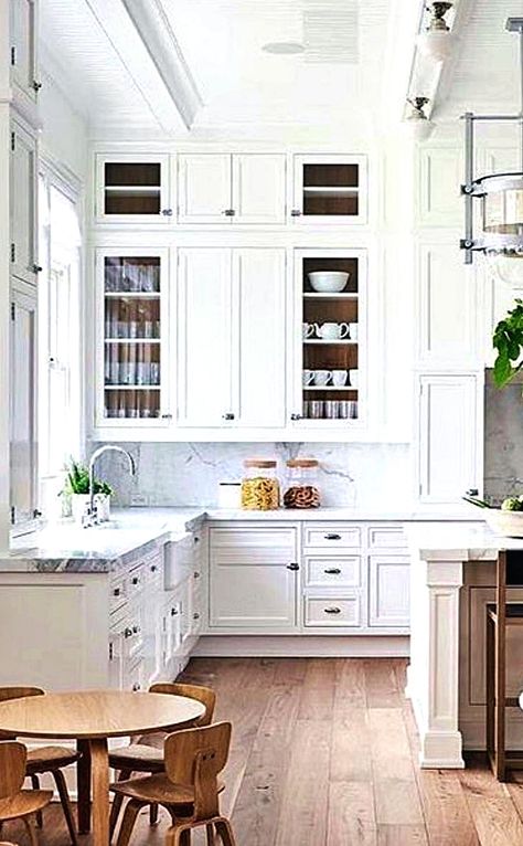 Perceptive clarified kitchen remodel tips you could try these out Luxury Farmhouse Kitchen, Farmhouse Kitchen Cabinet Decor, Modern Kitchen Cabinet Design Ideas, Kitchen Cabinets To Ceiling, Kitchen With High Ceilings, Gorgeous White Kitchen, Victorian Kitchen, Modern Kitchen Cabinet Design, Farmhouse Kitchen Cabinets