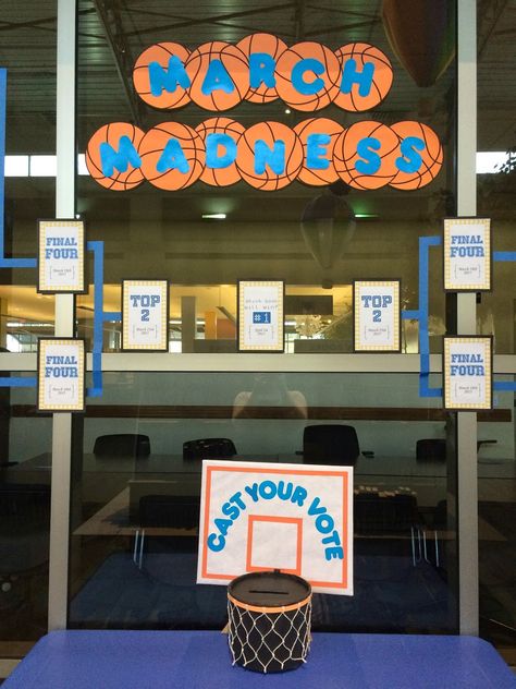 Literary Hoots: Library Display: March Madness March Madness Book Tournament, March Madness Books, School Library Decor, School Library Displays, Teen Library, Middle School Libraries, Library Themes, Library Book Displays, High School Library