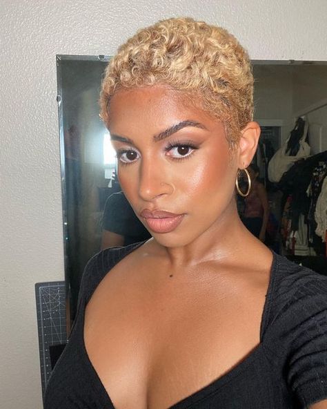 Golden Blonde Pixie Haircut Black Women, Honey Blonde Hair On Short Hair, Blonde Short Cut For Black Women, Honey Blonde Short Hair Black Women, Blonde Pixie Cut On Black Women, Blonde Short Hair Black Women, Pixie Natural Hair, Pixie Blonde Hair, Bali Wardrobe