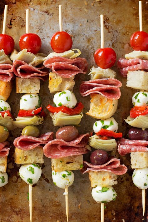 These easy Italian antipasto kebobs take minutes to make and can be customized without a whole lot of fuss. They're the perfect party appetizer! Full recipe: lifemadesimplebakes.com #Italian #fin Italian Party Snacks, Easy Italian Snacks, Easy Antipasto, Safari Food, Italian Appetizers Easy, Horderves Appetizers, Cold Appetizer, Dips Appetizers, Italy Party