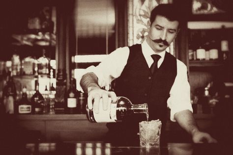 Hire a prohibition era style bartender to serve up drinks! Fancy Bartender Outfit, 1930s Bartender, 1940s Bartender, 1920s Speakeasy Aesthetic Outfit, Speakeasy Outfit, Speakeasy Theme, Aperitivo Hour, Bartender Uniform, Tonic Cocktails