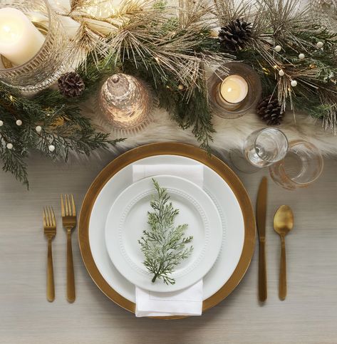 Luxe Dining Room, Cedar Garland, Table For Christmas, Neutral Holiday Decor, Feasting Table, Christmas Dining Table, Glass Champagne, Holiday Mantel, Table Layout